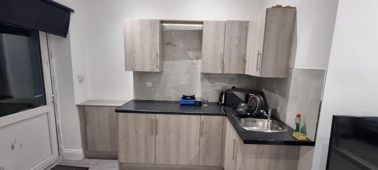 Ilford Towncentre Large Studio Екстер'єр фото