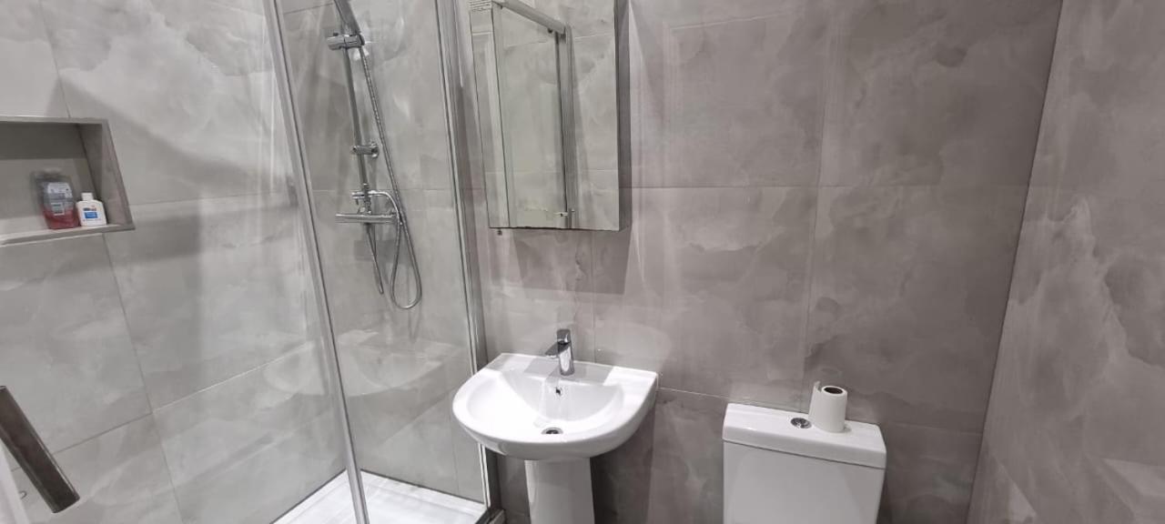 Ilford Towncentre Large Studio Екстер'єр фото